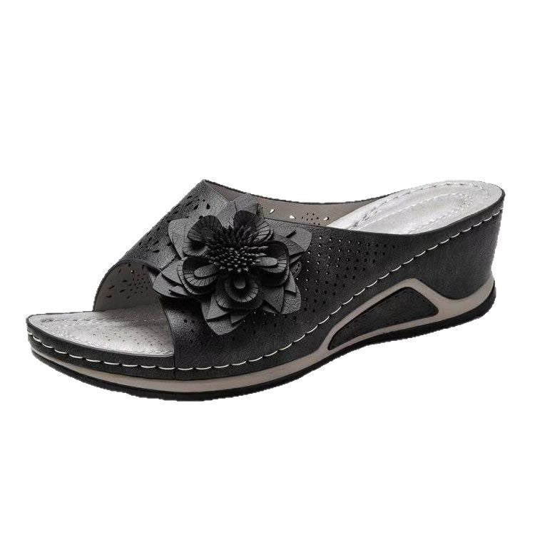 Comfortable strap slippers for ladies with floral design Lune London