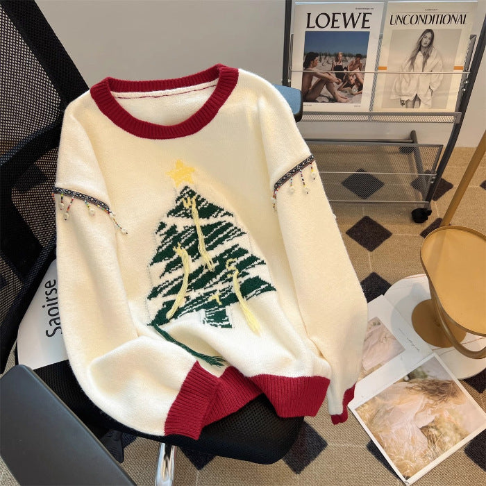 Elegant knitted sweater for women with Christmas tree pattern and playful accents Lune London