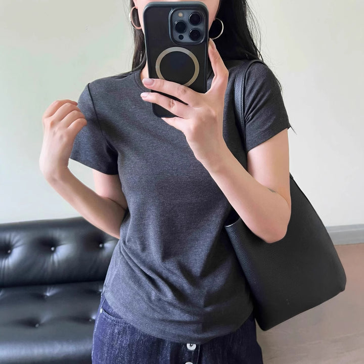 T-shirt basique pour femmes, de haute qualité et ajusté Chic & Stil