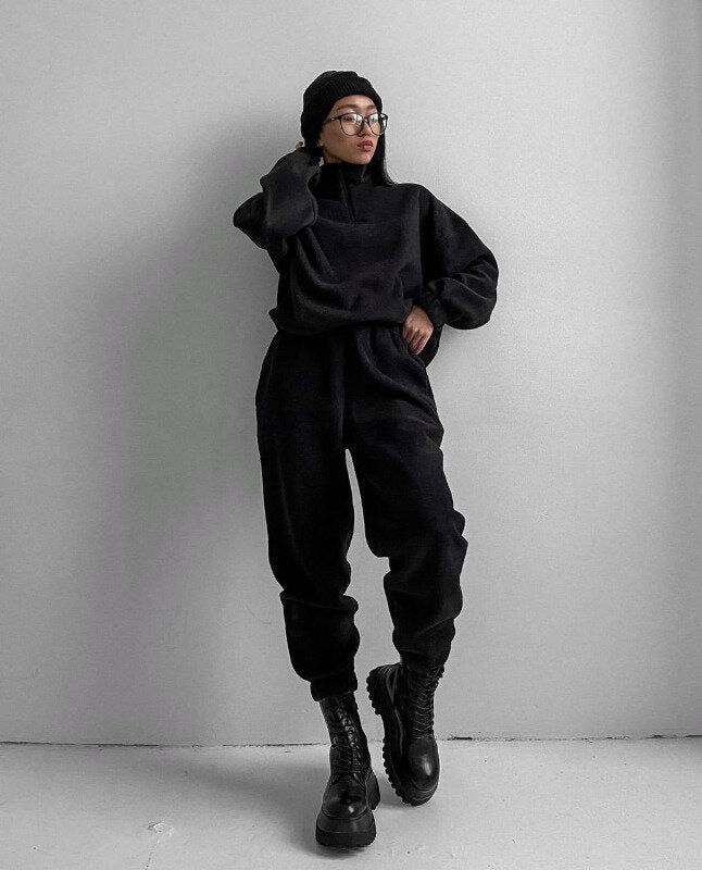 Casual fleece sports set for women with high collar and elastic waist Lune London