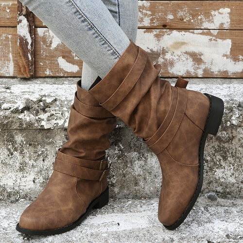 Robust boots for women with trendy buckles and casual chic design