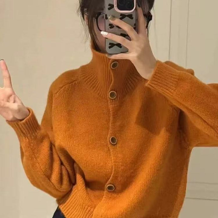 Cardigan pour femmes avec col montant et détails de boutons Chic & Stil