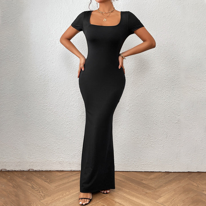 Elegant maxi dress for women with deep U neckline and fitted cut Chic & Stil