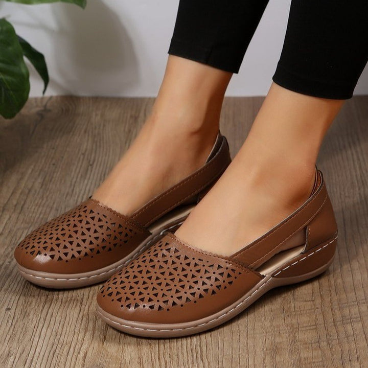 Breathable casual shoes for women with closed heel Lune London