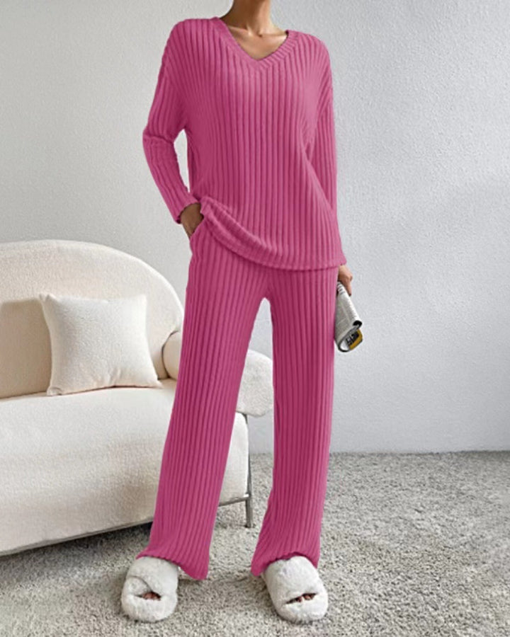 Casual sweat suit for women with V-neck and loose fit Lune London