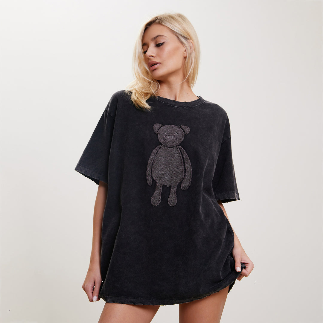 Oversized t-shirt for women with creative bear design Lune London