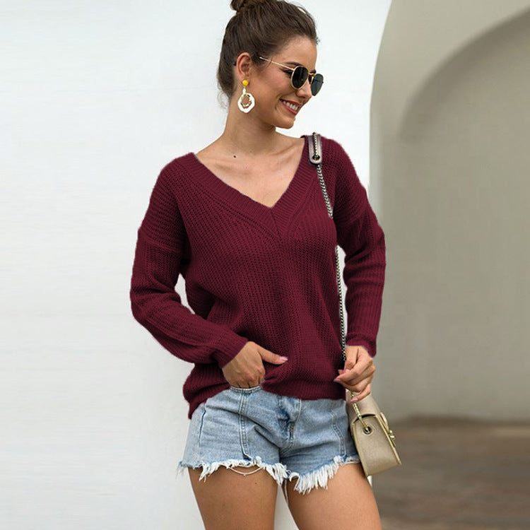 Casual knit sweater for women with V-neck and textured pattern Lune London