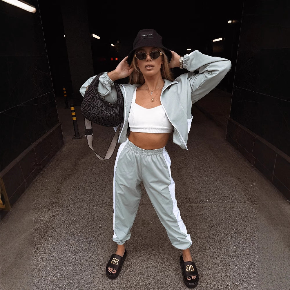Trendy jumpsuit for women with high collar and elastic waist Lune London