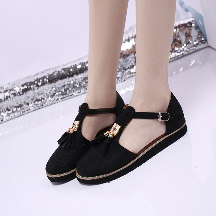Elegant ballet flats for ladies with a trendy fringe detail and an adjustable strap Lune London