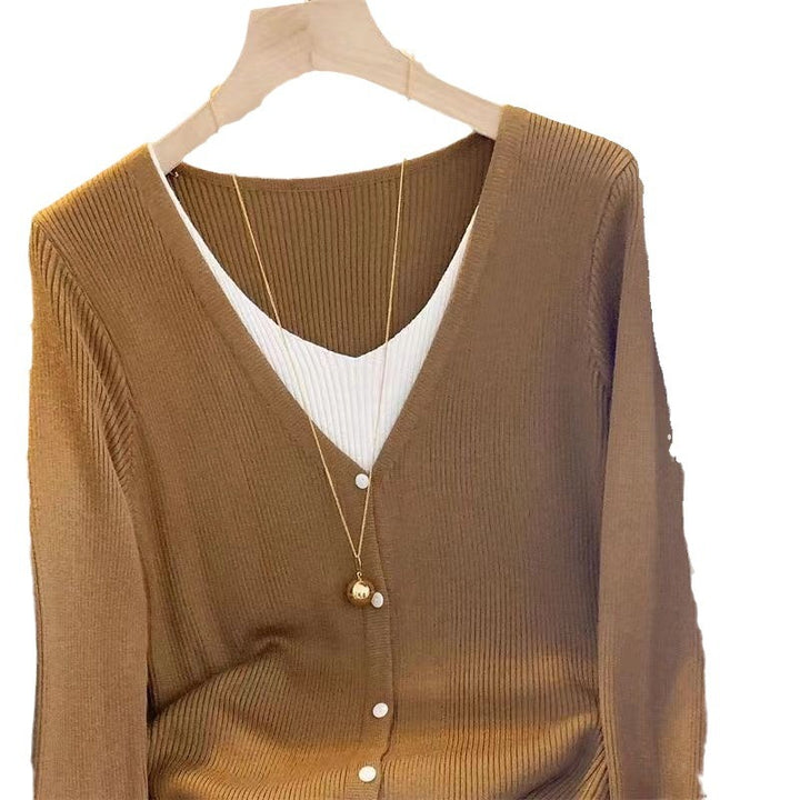 Cardigan élégant pour femmes avec col en V et détails de boutons fins Chic & Stil