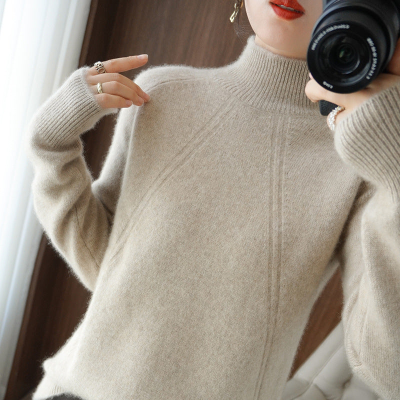 Cozy turtleneck sweater for women in fine material with a relaxed fit Lune London