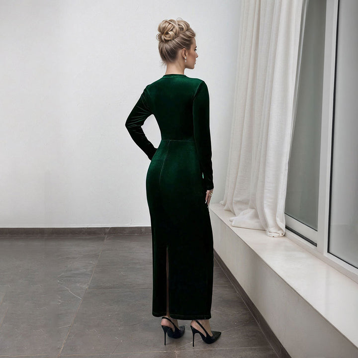 Elegant maxi dress for women with long sleeves and draped design Chic & Stil