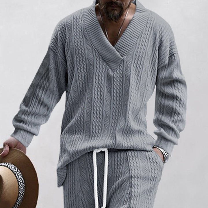 Lune London | Men's casual knit sweater with V-neck and cable pattern