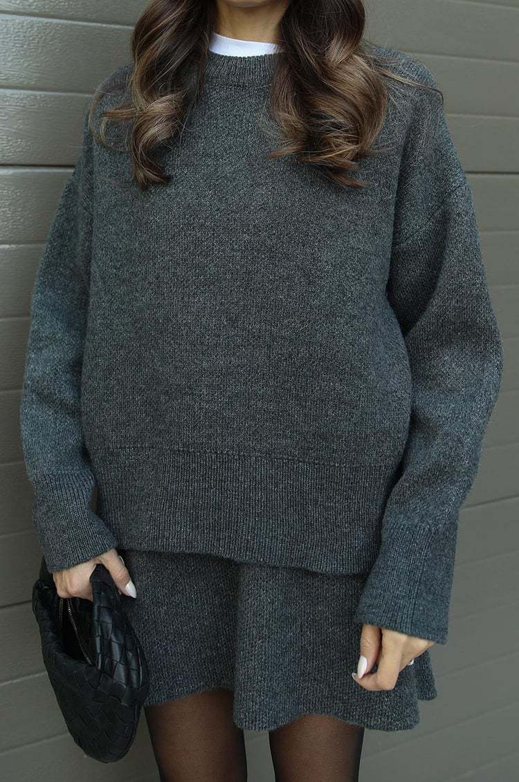 Comfortable knitted sweater for women with dropped shoulders and fashionable hem Lune London