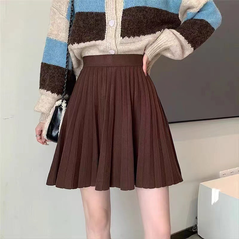 Pleated skirt for women in soft knit material with elastic waistband Lune London