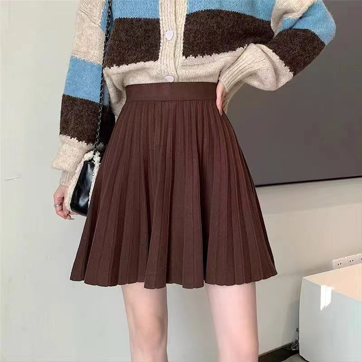 Pleated skirt for women in soft knit material with elastic waistband Lune London