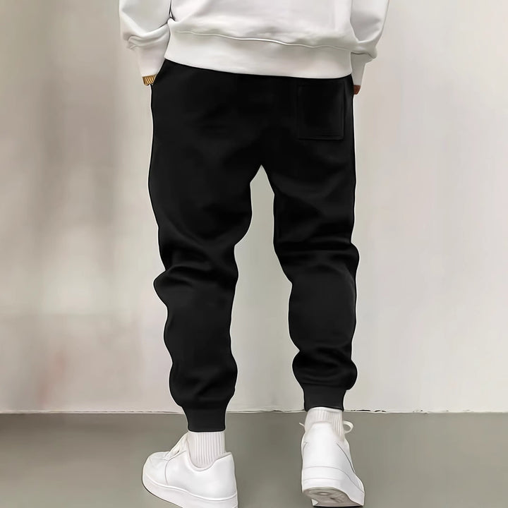 Comfortable jogging pants for men with functional pockets Lune London