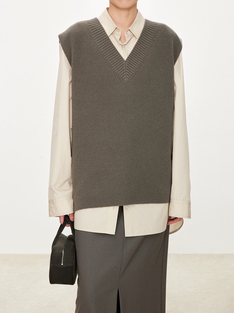 Gilet tricoté pour femmes avec décolleté en V et coupe décontractée Chic & Stil