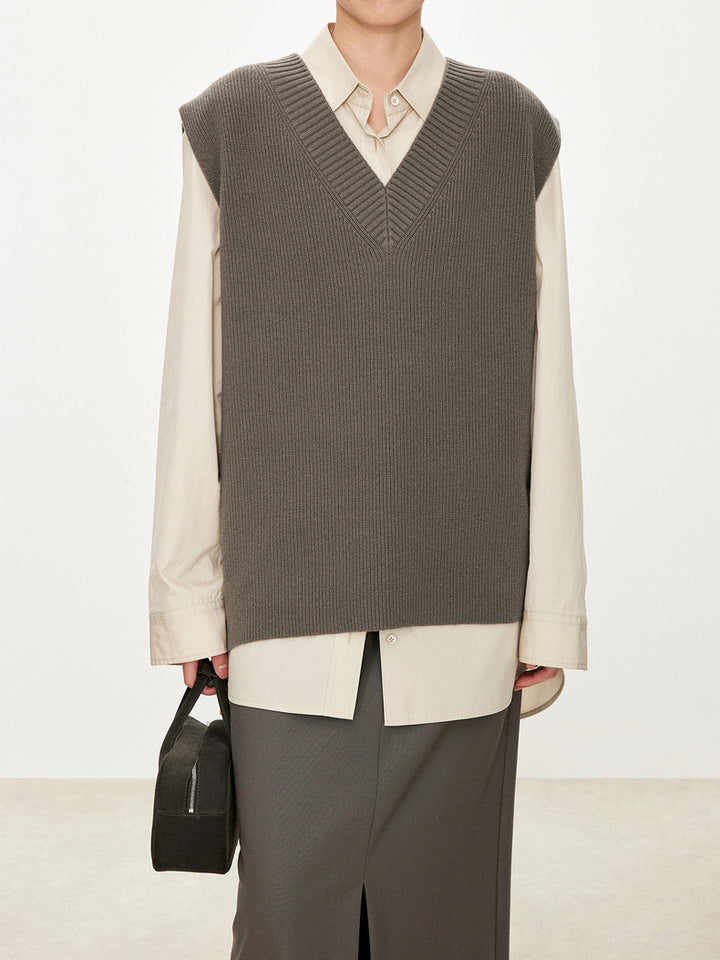 Gilet tricoté pour femmes avec décolleté en V et coupe décontractée Chic & Stil