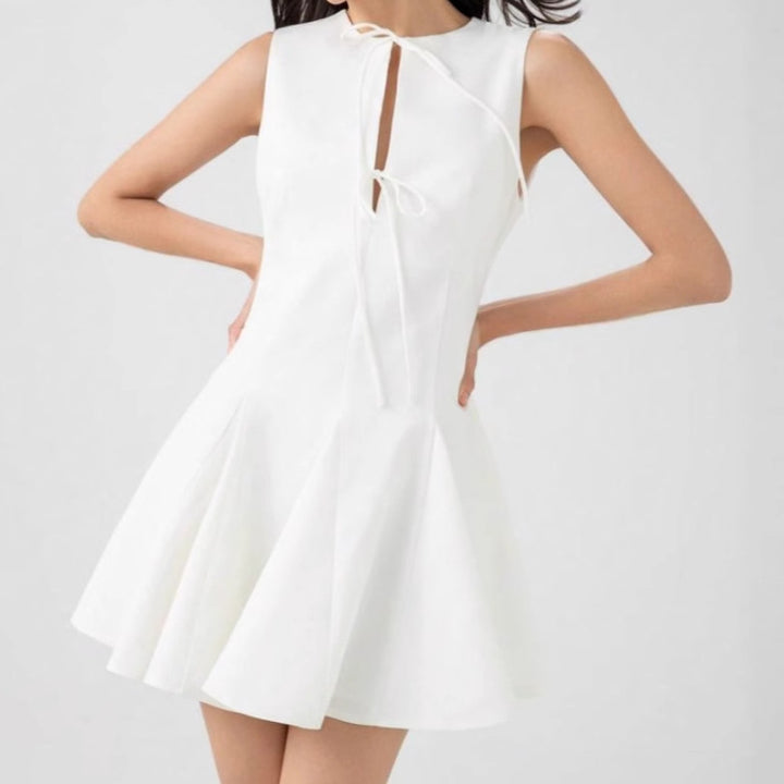 Leisure dress for women with refined knot details and a flowing hem Lune London