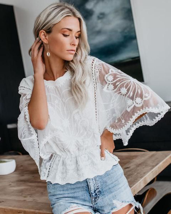Blouse en dentelle élégante pour femmes avec des manches volumineuses Chic & Stil
