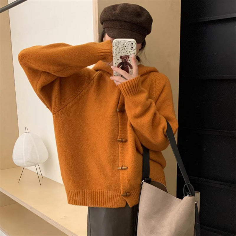 Cardigan confortable pour femmes avec capuche et détails en bouton en bois Chic & Stil