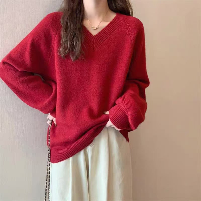 Ladies elegant V-neck sweater with a fine knitted texture Lune London