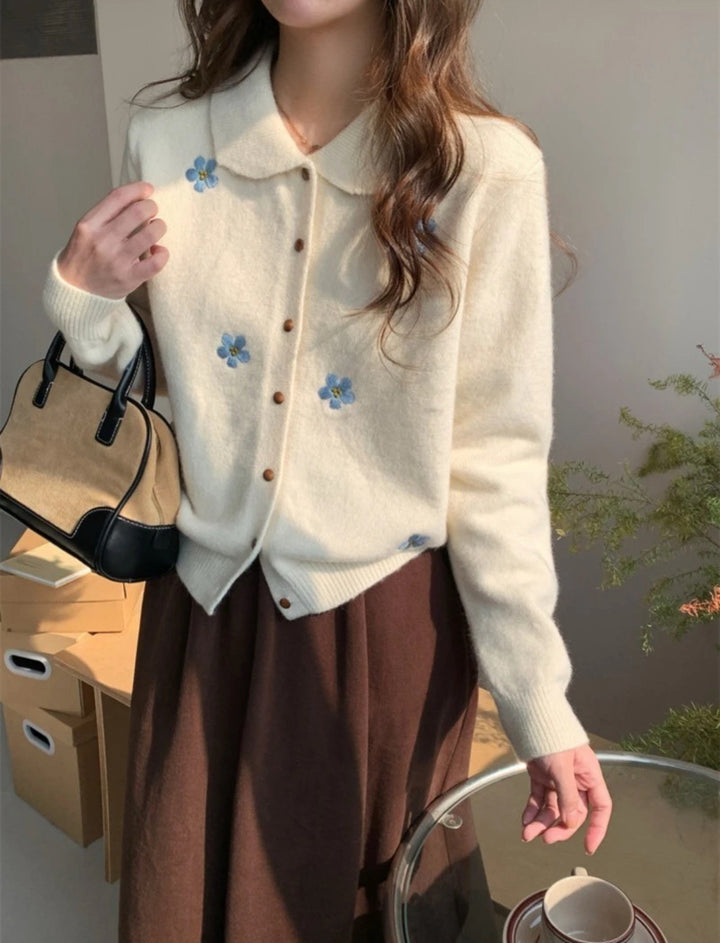 Lady cardigan with floral appliqués and a classic collar Lune London