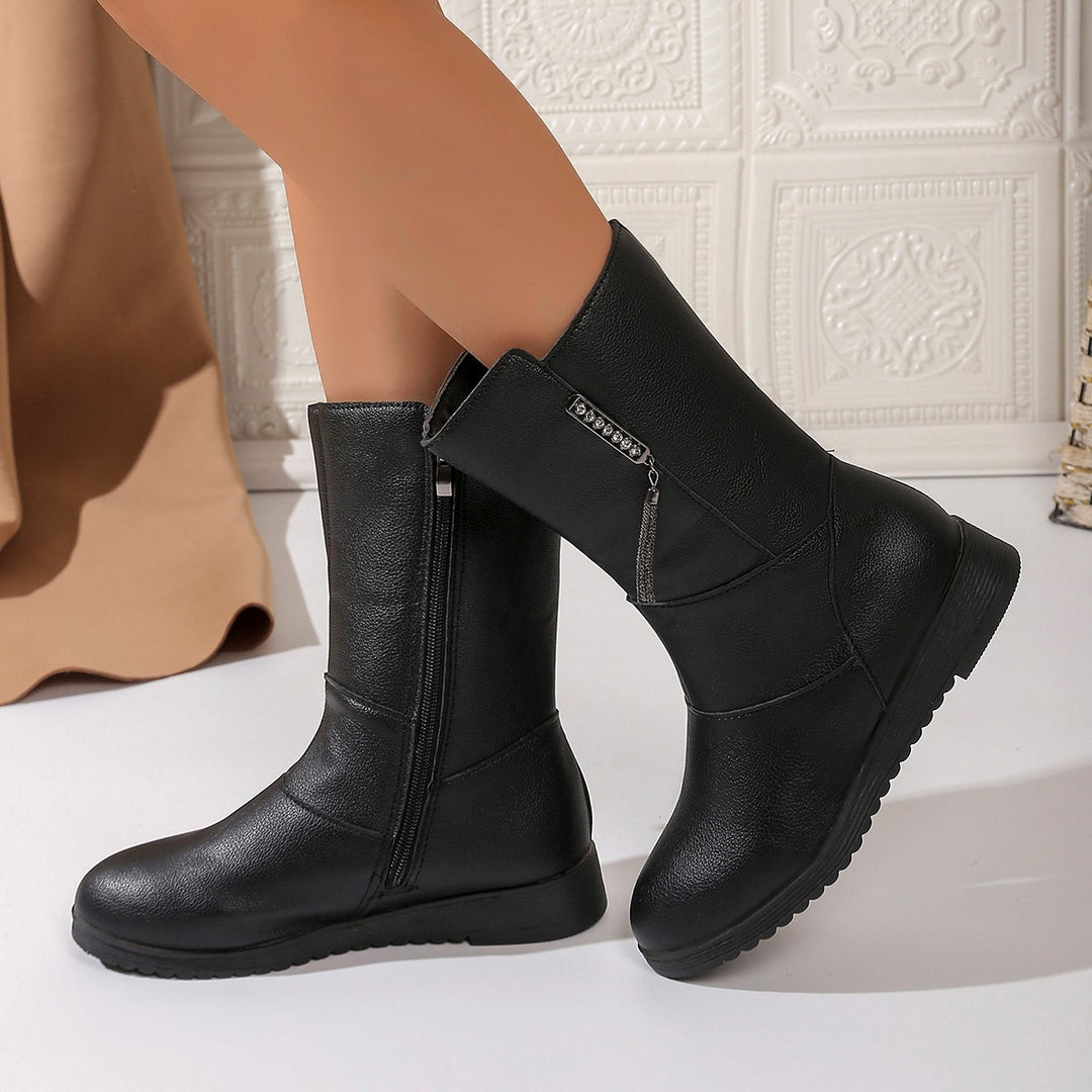 Trendy women's boots with elegant zipper and comfortable sole Lune London