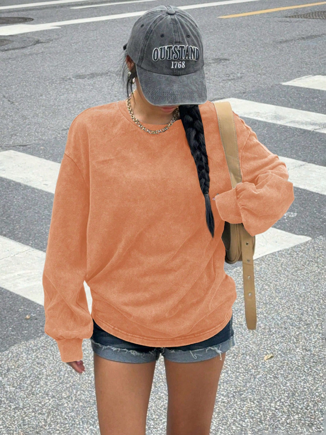 Casual sweatshirt for women with oversized fit and soft material Lune London