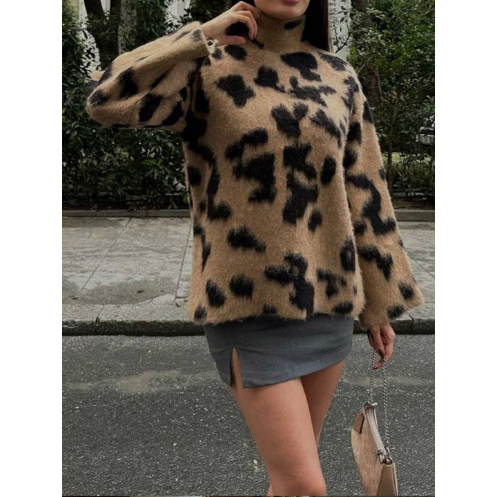 Oversized sweater for women with chic and stylish leopard print