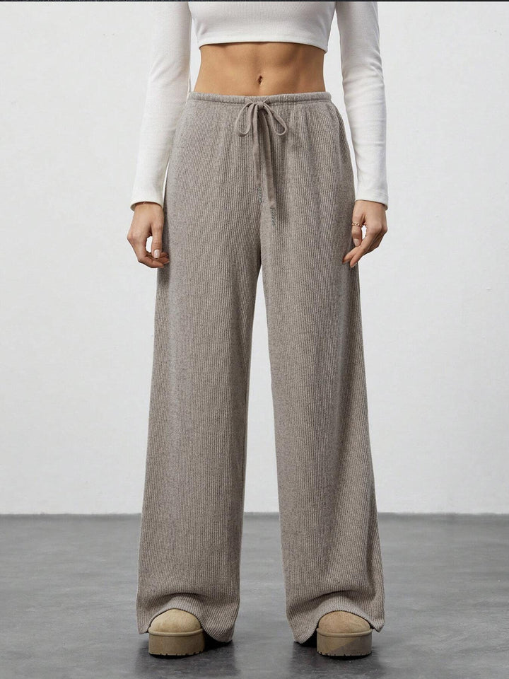 Wide-leg knitted trousers for women with elastic waistband and drawstring Lune London