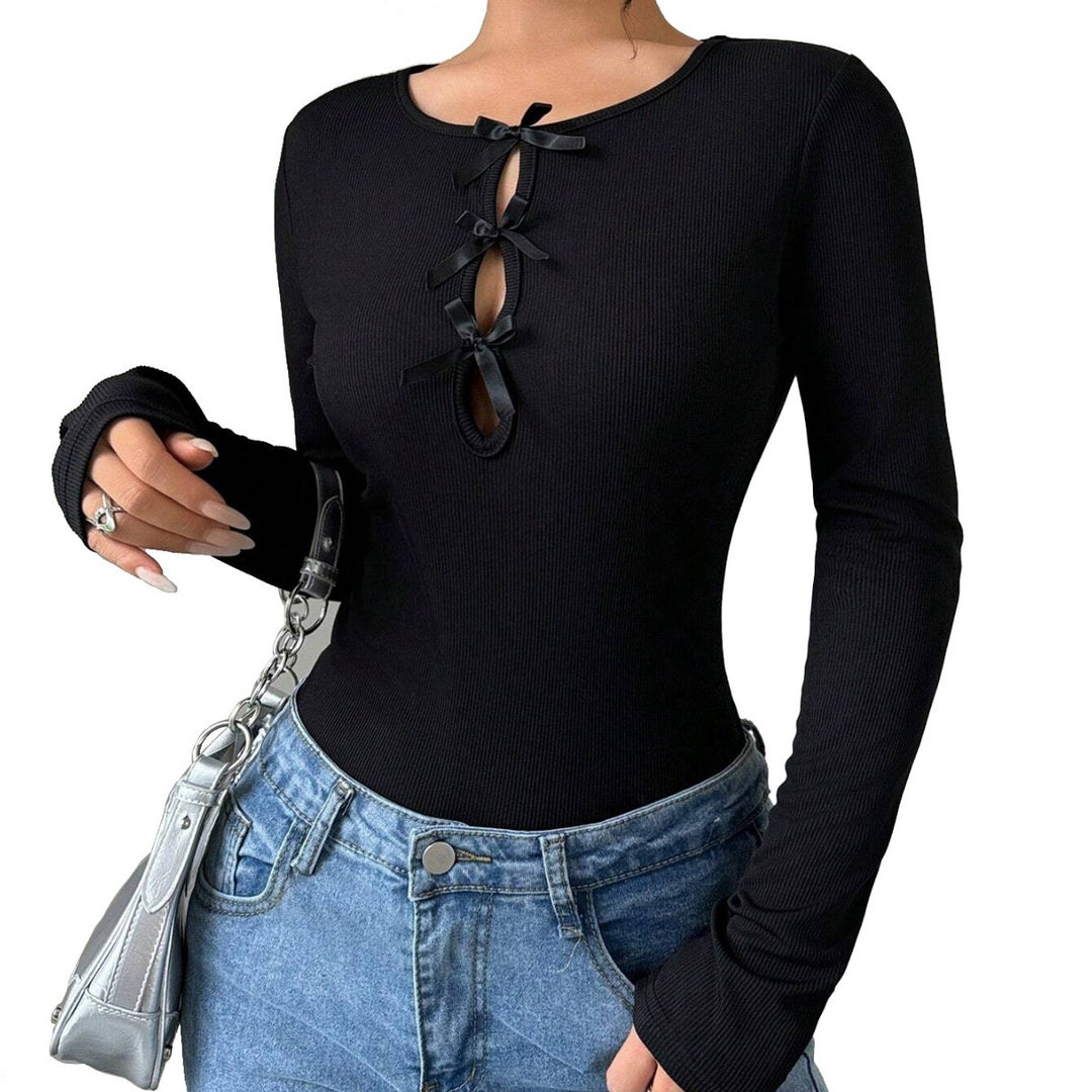 Chic & Stil Women's bodysuit with decorative knots and long sleeves