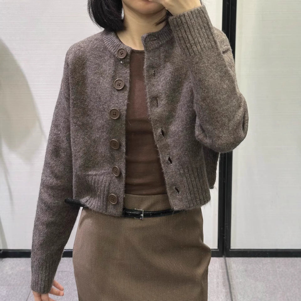 Cardigan court en tricot élégant pour femme avec fermeture par bouton Chic & Stil
