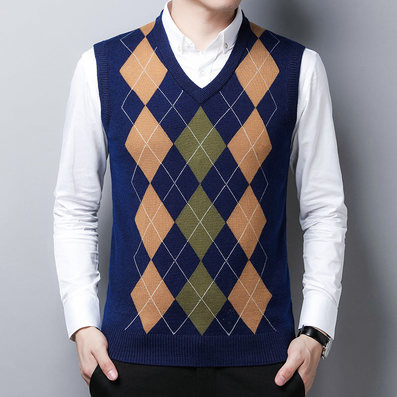 Men's classic knit V-neck sweater with diamond pattern Lune London