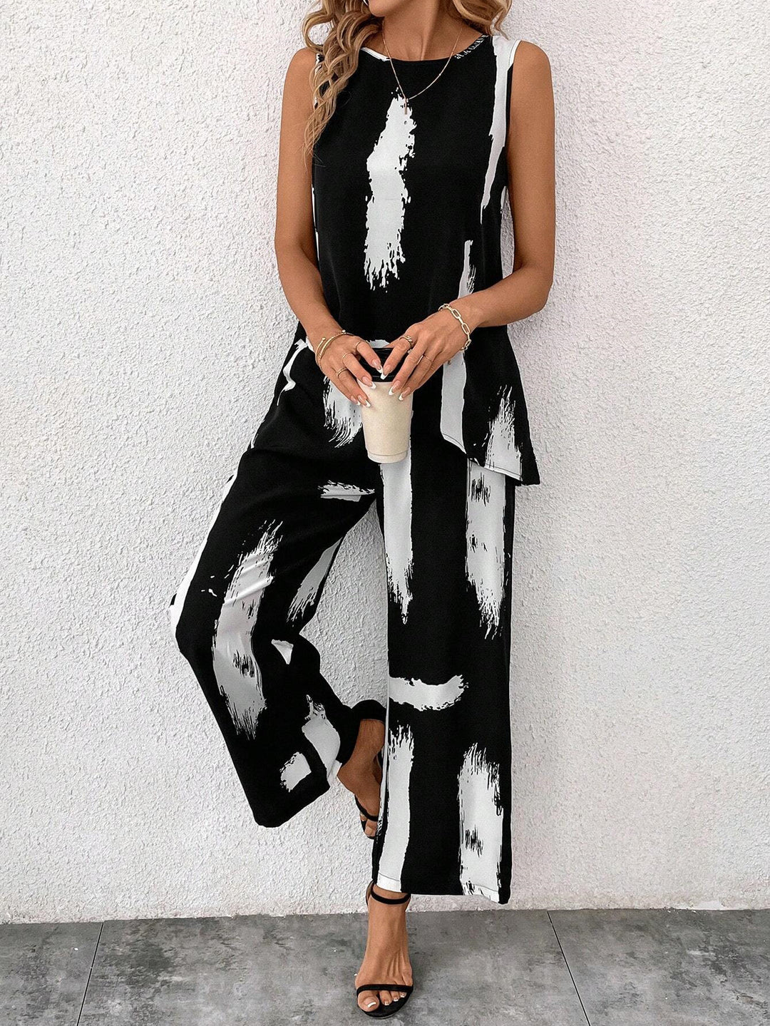 Two-piece women's set with a casual top and wide-leg pants Lune London