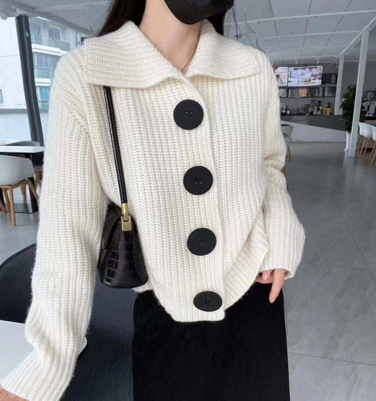 Cardigan Femme Douillet avec Gros Boutons et Col Classique Chic & Stil