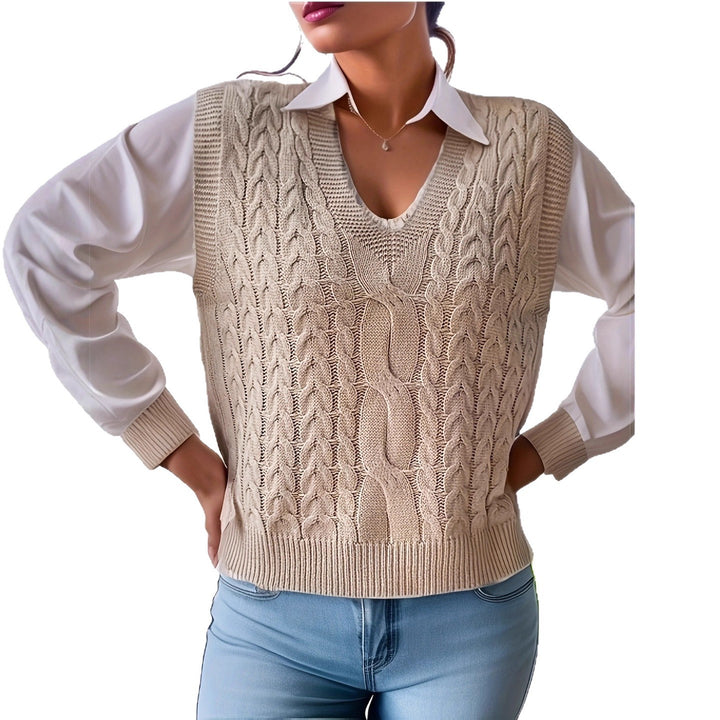 Knitted cardigan for women with traditional cable pattern Lune London