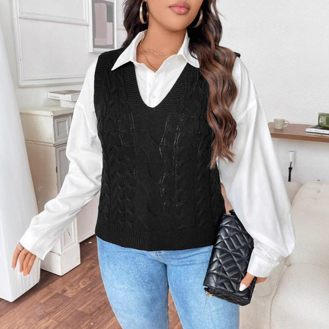 Knitted cardigan for women with traditional cable pattern Lune London