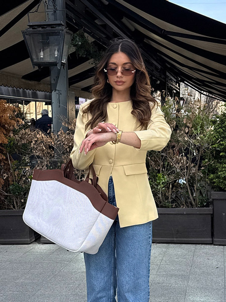 Elegant blazer jacket for women with a modern cut and a nice button detail Lune London
