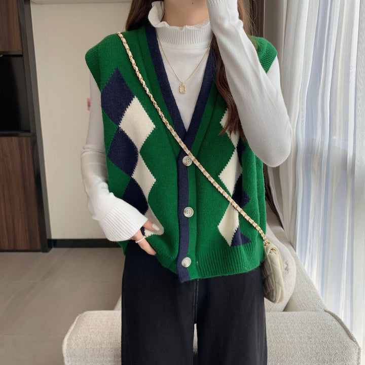 Knitted vest for women with diamond patterns and button details Lune London