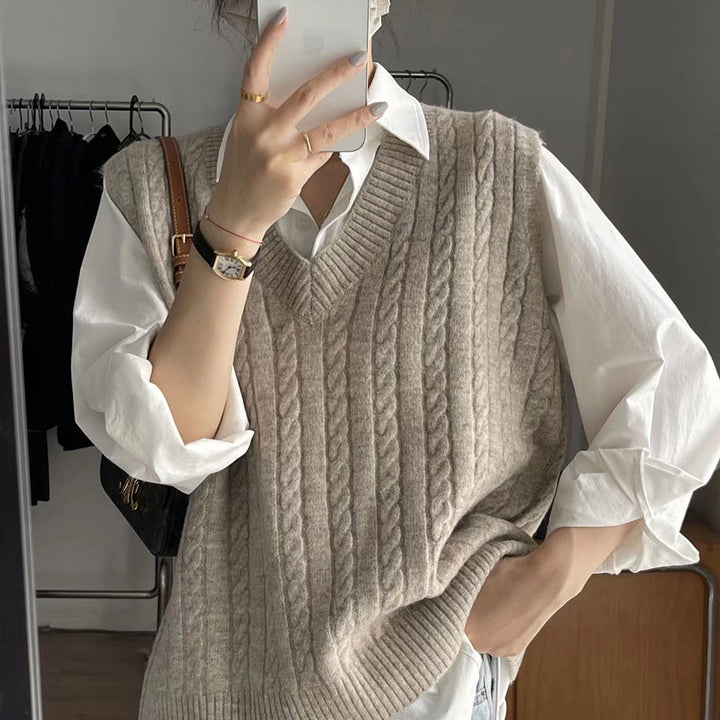 Knitted sweater for women with V-neck and twisted pattern Lune London