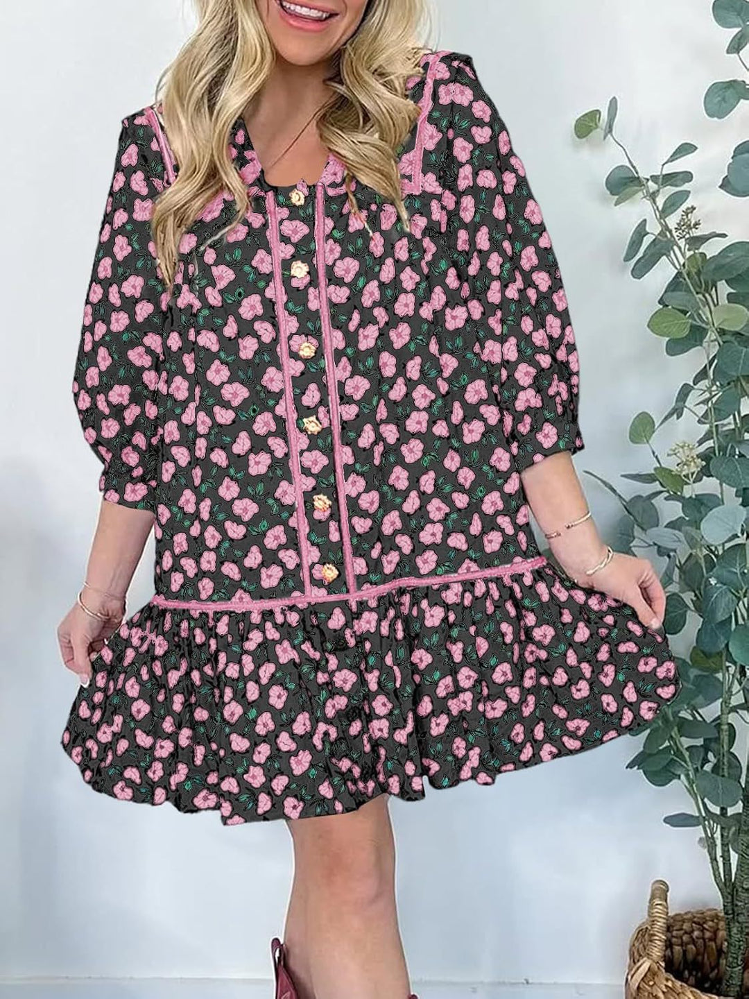 Floral short sleeve dress for women with spacious pockets and romantic collar Lune London