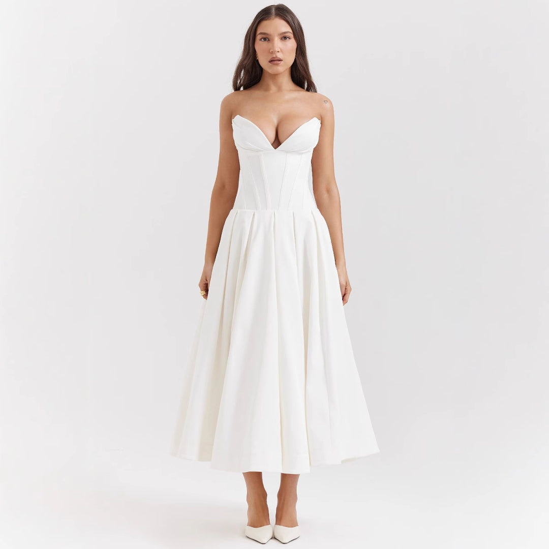 Maxi Couture Dress for women with an elegant heart neckline and a flared skirt Chic & Stil