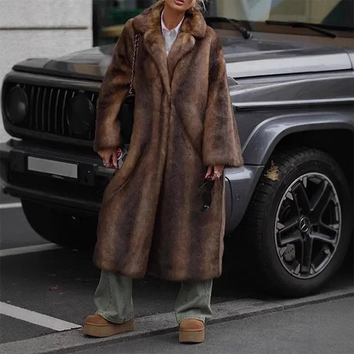 Ladies Elegant and Luxurious Fur Coat Lune London