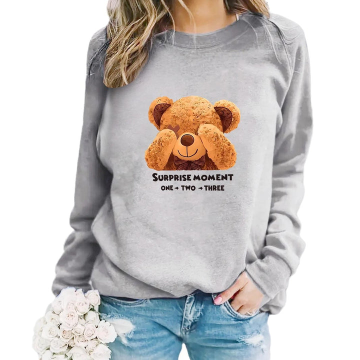 Women's sweatshirt with cute bear design and modern lettering Chic & Stil