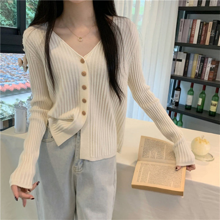 Cardigan femme avec des boutons décoratifs et un décolleté en V profond Chic & Stil