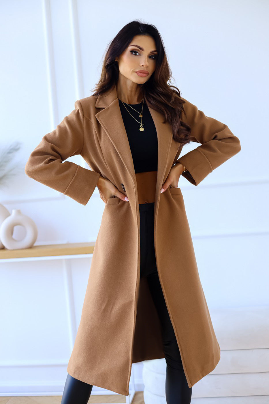 Elegant wool coat for women with classic lapels and timeless design Lune London