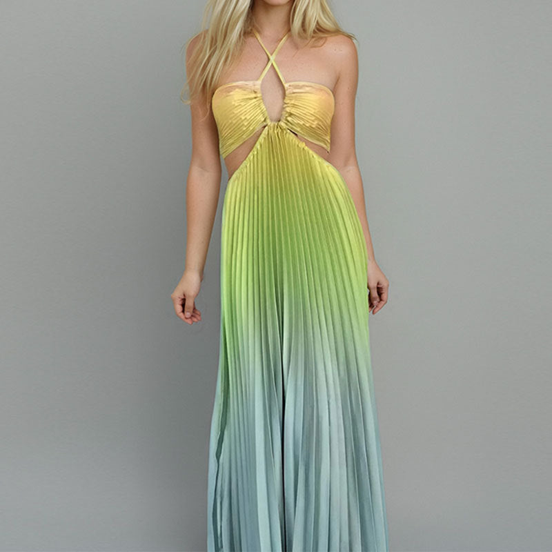 Robe maxi plissée élégante pour femme avec décolleté plongeant et détails découpés Chic & Stil