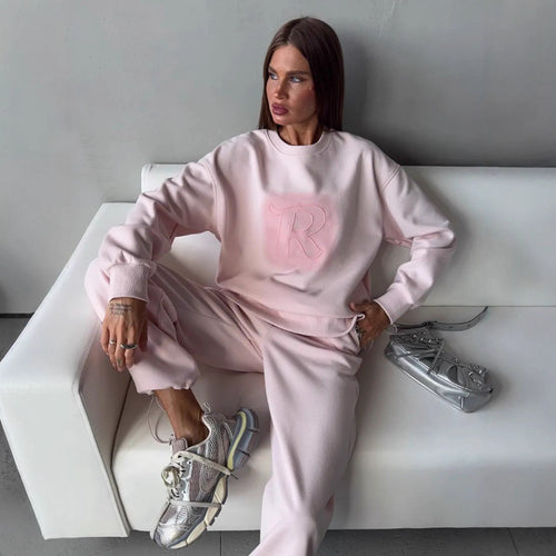 Casual outfit for women with oversized sweatshirt and comfortable pants Lune London